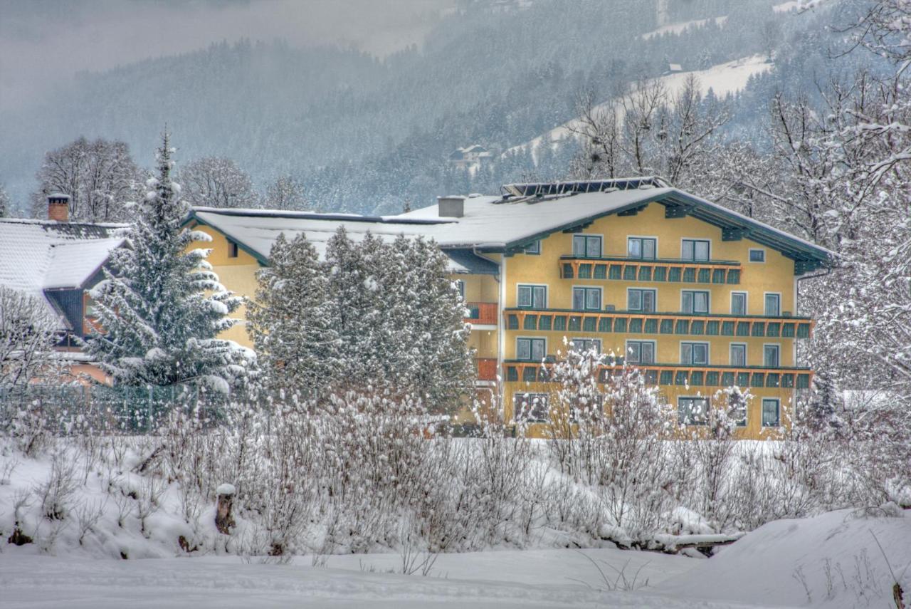 Sport & Familienhotel Baerenwirt Aich  Bagian luar foto